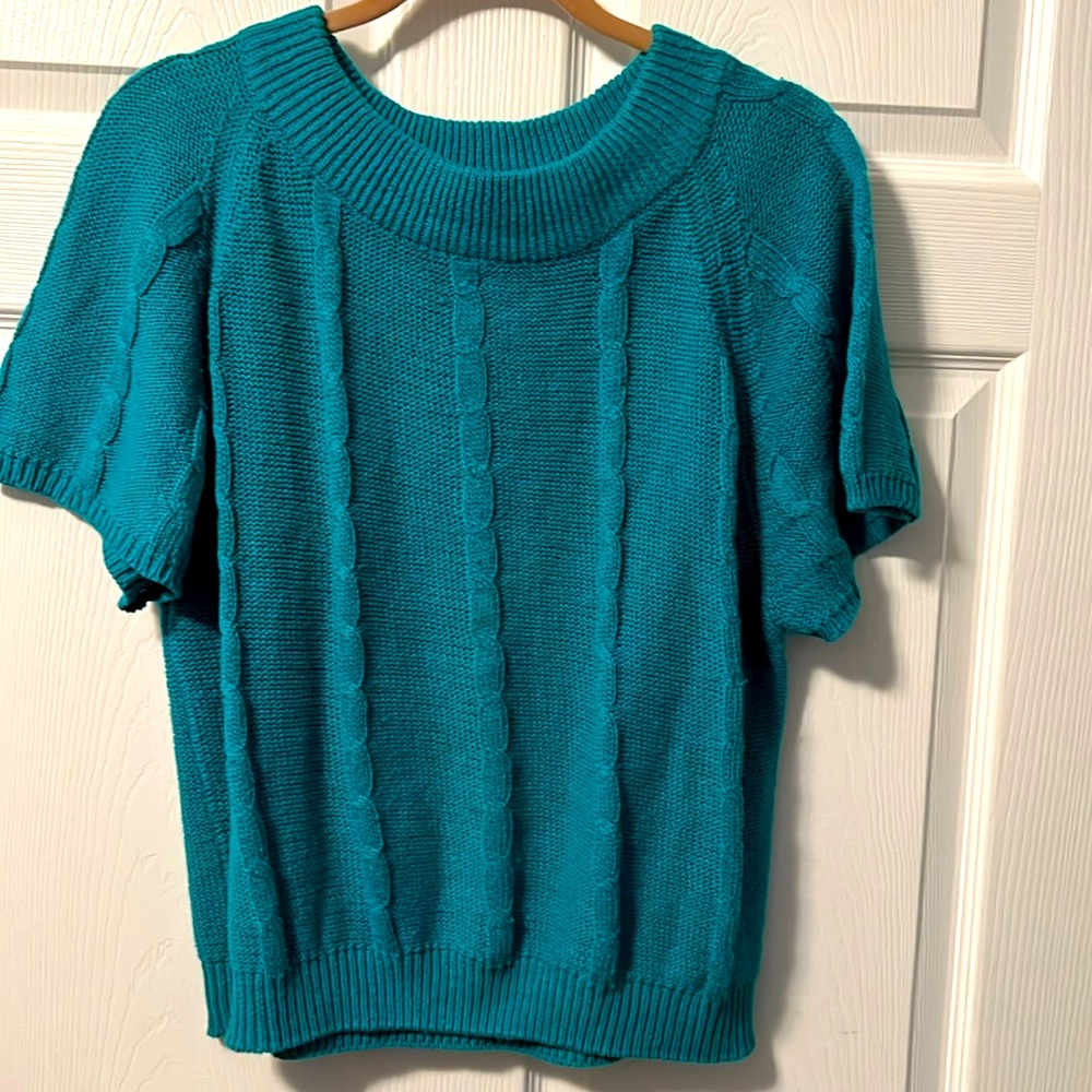 Vintage Women’s large Emerald green sweater with short sleeves and cable detail